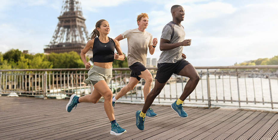 three people running